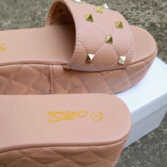 Ladies Platform Slides - Picture 2 of 4